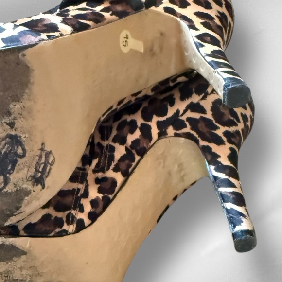 Betsey‎ Johnson Animal Print Heels with Bows - Picture 6 of 8